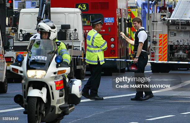 London, UNITED KINGDOM: Police and fire services rushed back up to Kings Cross area, 02 August when a fire was reported on a bus, as all emergency...