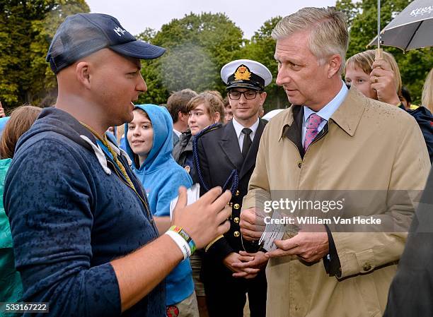 - Le Roi Philippe rencontre les jeunes participants à la journée nationale de lancement des 3000 dirigeants du mouvement de jeunesse Chirojeugd...