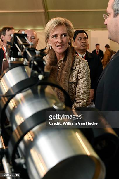 - La Princesse Astrid assiste à des démonstrations de diverses nouvelles techniques de déminage des mines antipersonnel, des armes à sous-munitions...