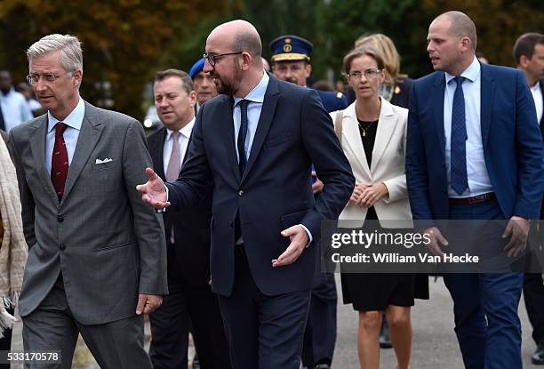 - Le Roi Philippe visite, accompagné du Premier Ministre CHarles Michel et du Secrétaire d'Etat à l'Asile et la Migration Theo Francken, le centre...