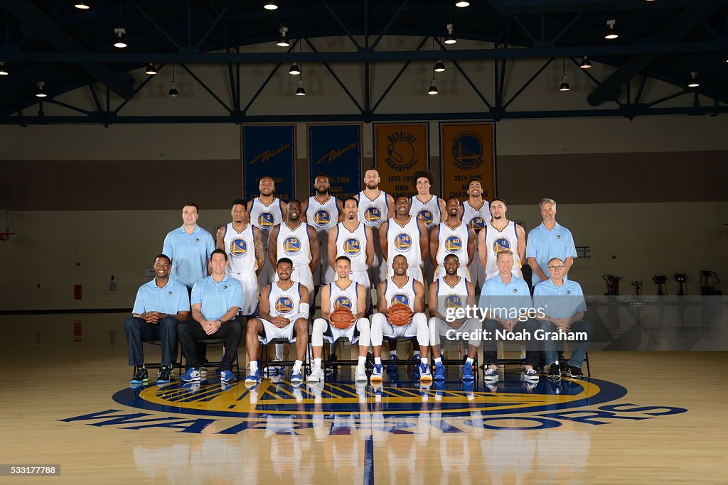 2016 Warriors Roster The Golden State Warriors poses for a team photo for the 2015-2016 ...