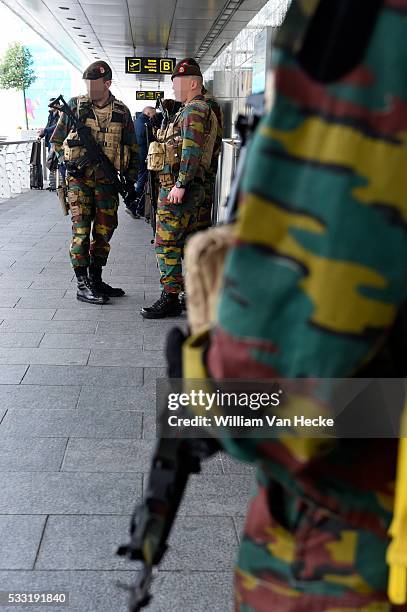 - Attentats de Paris / menace terroriste : militaires déployés dans l'aéroport de Bruxelles-National - Aanslagen Parijs / dreigingsniveau: ontplooing...