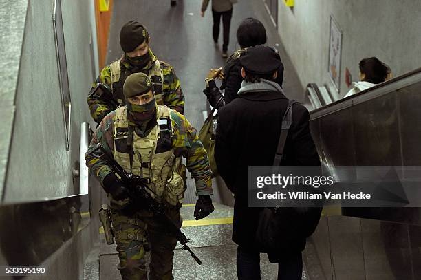 - Menace terroriste sur Bruxelles: réouverture du métrode la capitale - Terreurdreiging in Brussel: heropening metro Brussels, november 25, 2015...