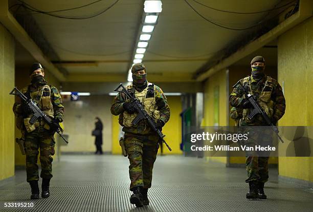 - Menace terroriste sur Bruxelles: réouverture du métrode la capitale - Terreurdreiging in Brussel: heropening metro Brussels, november 25, 2015...