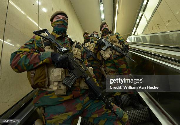 - Menace terroriste sur Bruxelles: réouverture du métrode la capitale - Terreurdreiging in Brussel: heropening metro Brussels, november 25, 2015...