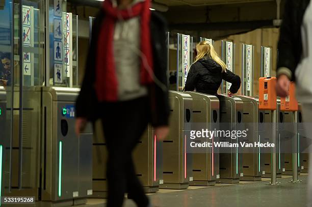 - Menace terroriste sur Bruxelles: réouverture du métrode la capitale - Terreurdreiging in Brussel: heropening metro Brussels, november 25, 2015...