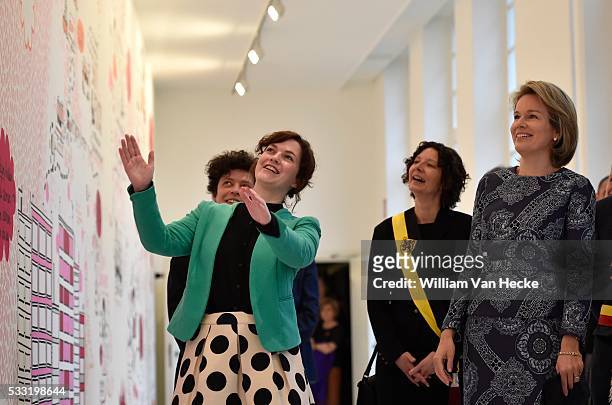 - La Reine Mathilde visite l'exposition 'Design Derby Nederland-België ' au Design museum Gent de Gand. Le Design museum Gent y montre, en...