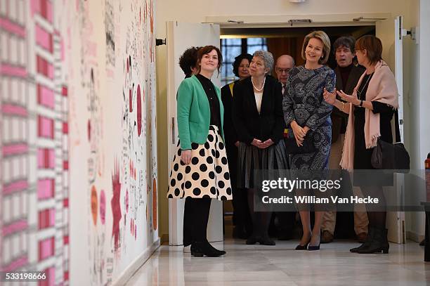 - La Reine Mathilde visite l'exposition 'Design Derby Nederland-België ' au Design museum Gent de Gand. Le Design museum Gent y montre, en...