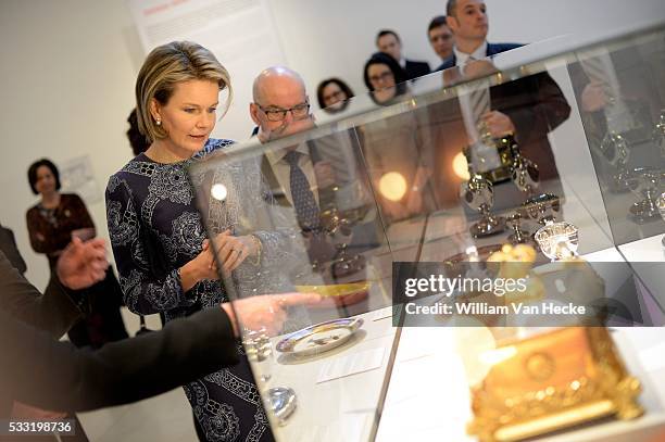 - La Reine Mathilde visite l'exposition 'Design Derby Nederland-België ' au Design museum Gent de Gand. Le Design museum Gent y montre, en...