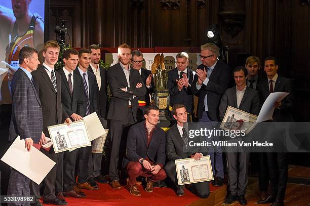 - Le Prince Laurent remet le Trophée National du Mérite Sportif 2015 à l'équipe belge de relais 4 x 400 m hommes - Prins Laurent rijkt de Nationale...