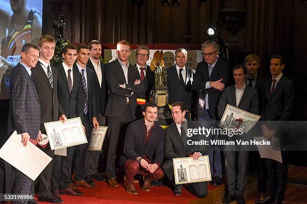- Le Prince Laurent remet le Trophée National du Mérite Sportif 2015 à l'équipe belge de relais 4 x 400 m hommes - Prins Laurent rijkt de Nationale...