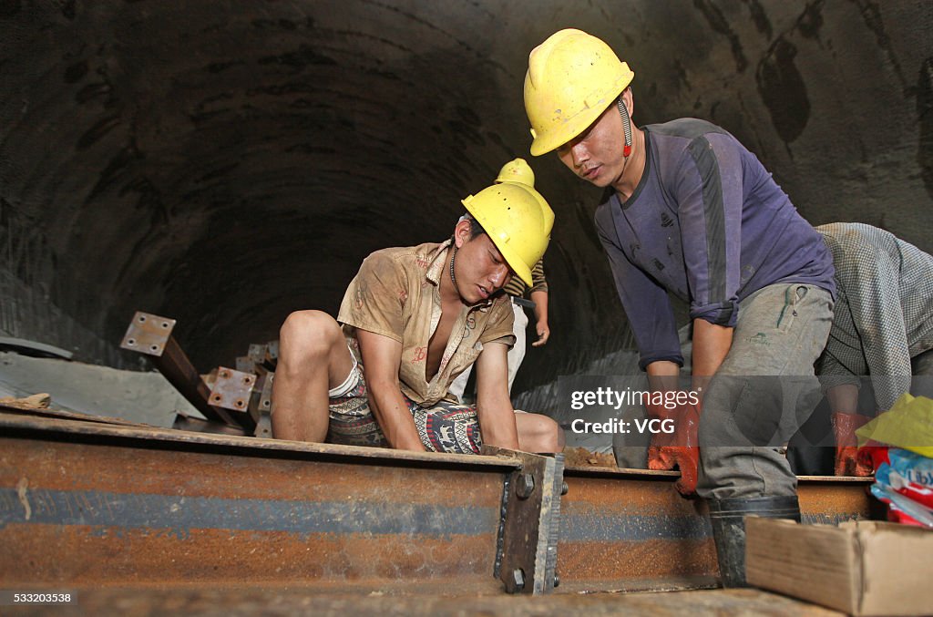 Working In Railway Tunnels In Ganzhou