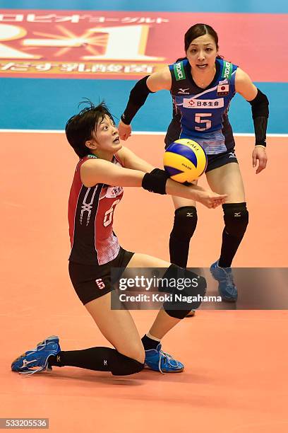 Yurie Nabeya of Japan receives the ball during the Women's World Olympic Qualification game between Japan and Italy at Tokyo Metropolitan Gymnasium...