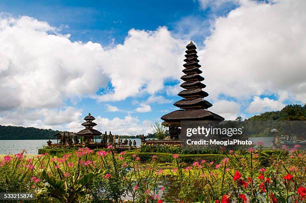 ulun danu temple in bali island, indonesia - uluwatu stock pictures, royalty-free photos & images