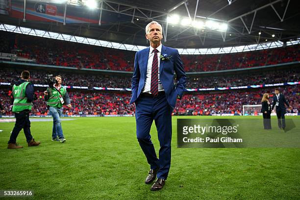 Alan Pardew manager of Crystal Palace looks dejected in defeat after The Emirates FA Cup Final match between Manchester United and Crystal Palace at...