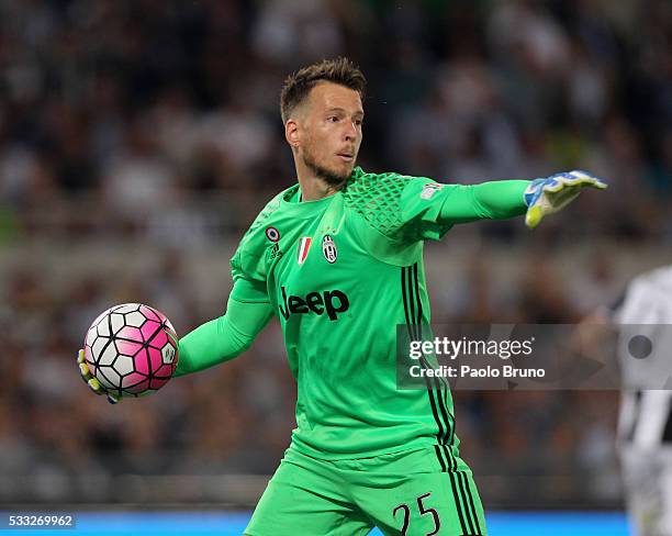 Juventus FC goalkeeper Norberto Neto in action during the TIM Cup match between AC Milan and Juventus FC at Stadio Olimpico on May 21, 2016 in Rome,...