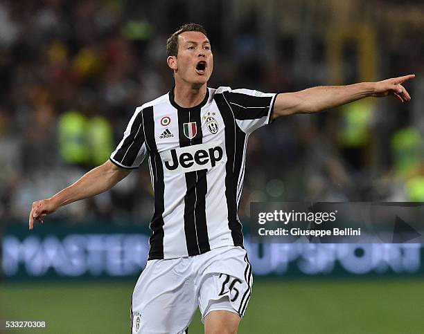 Stephan Lichtesteiner of Juventus FC in action during the TIM Cup match between AC Milan and Juventus FC at Stadio Olimpico on May 21, 2016 in Rome,...