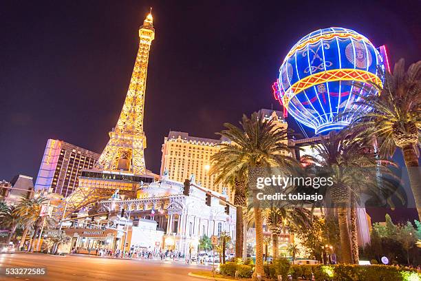 las vegas strip at night - paris las vegas bildbanksfoton och bilder