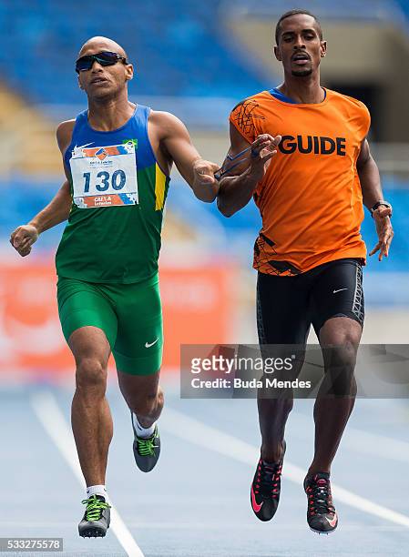 Felipe Gomes competes the Men's 400m - T11 - Final during the Paralympics Athletics Grand Prix - Aquece Rio Test Event for the Rio 2016 Olympics -...