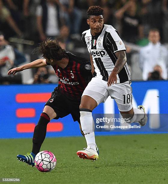 Andrea Poli of AC Milan and Mario Lemina of Juventus FC in action during the TIM Cup match between AC Milan and Juventus FC at Stadio Olimpico on May...