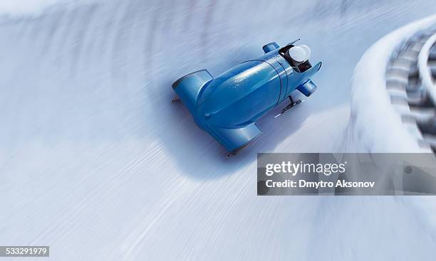 bobsleigh team - bobsleigh stockfoto's en -beelden