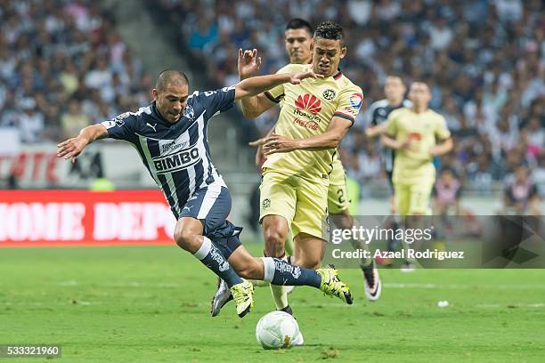 Walter Gargano of Monterrey fights for the ball with Edgar Andrade of America during the semi finals second leg match between Monterrey and America...