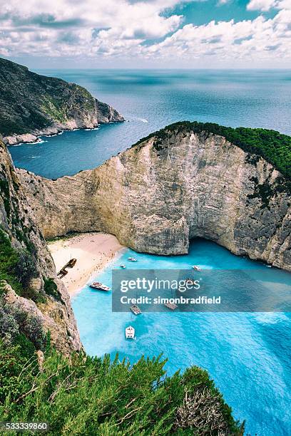 shipwreck beach of zakynthos - grekiska övärlden bildbanksfoton och bilder