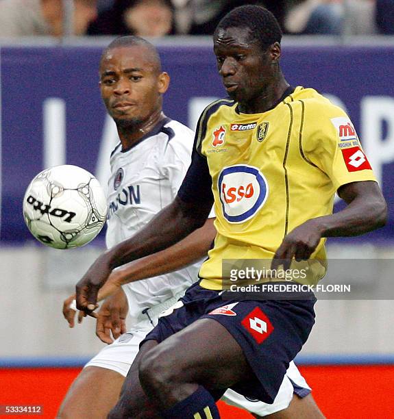 Sochaux' Senegalese midfielder Guirane NDaw vies with Paris Saint-Germain's forward Bonaventure Kalou from Ivory Coast during their French L1...