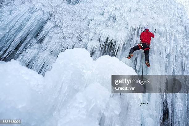 ice climbing - ice axe 個照片及圖片檔