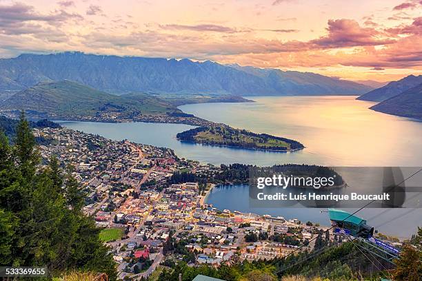 queenstown & sunset - queenstown stock-fotos und bilder