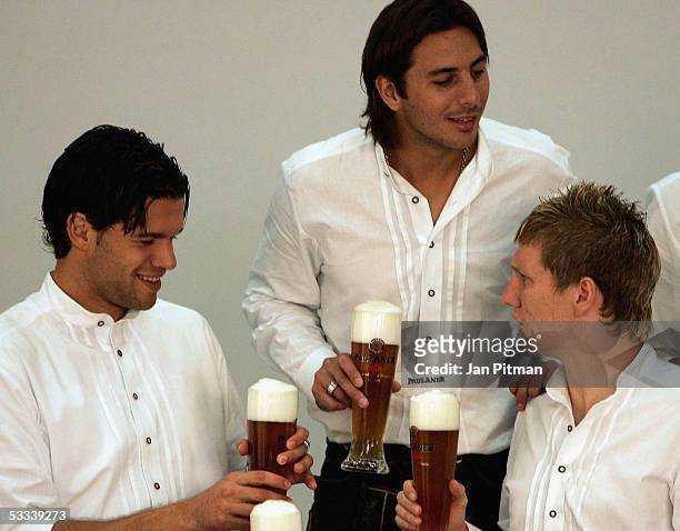 Michael Ballack, L, Claudio Pizarro and Sebastian Schweinsteiger cheer with beers during a photo session of Bayern Munich on August 8, 2005 in...