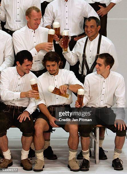 Willy Sagnol, Seppo Eichkorn, Bixente Lizarazu, Felix Magath and Philipp Lahm, cheer with beers during a photo session of Bayern Munich on August 8,...