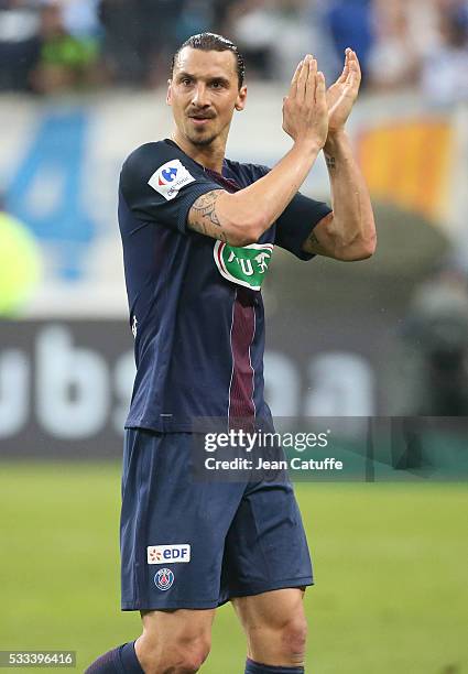 Zlatan Ibrahimovic of PSG leaves the pitch for the last time for PSG when he's replaced during the French Cup Final match between Paris Saint-Germain...