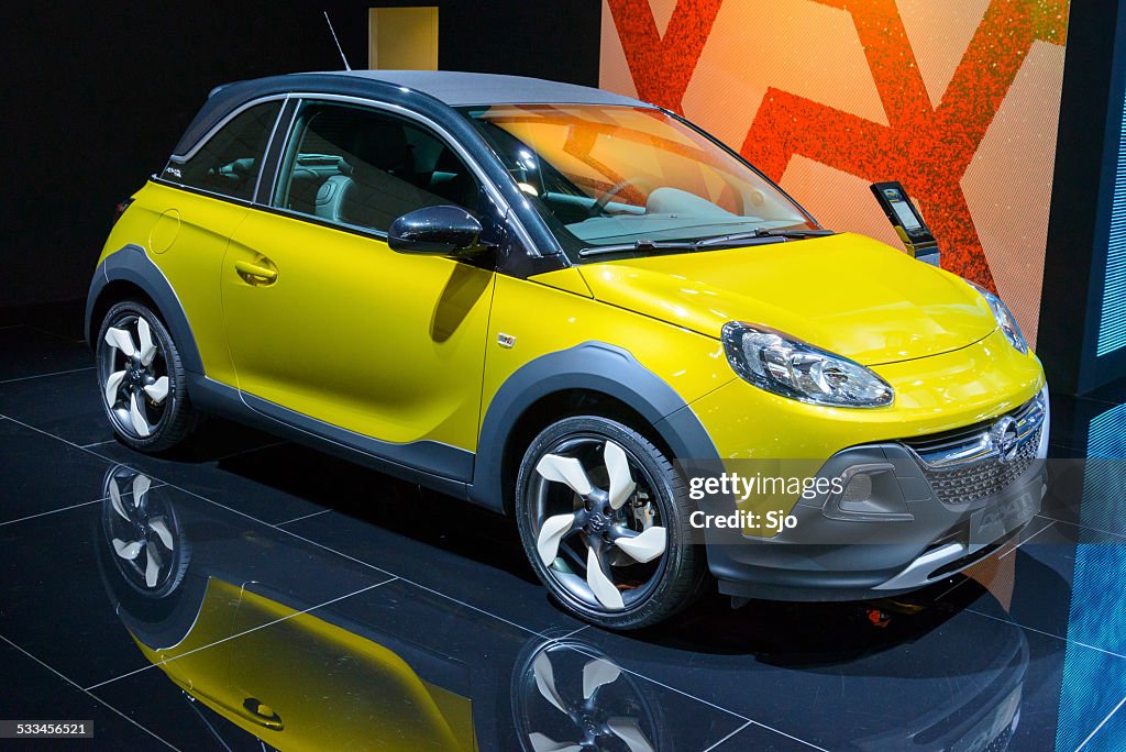 Opel Adam Berline à hayon arrière de voiture compacte