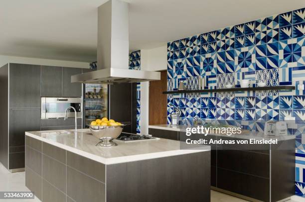 modernist new build - kitchen tiles stock-fotos und bilder