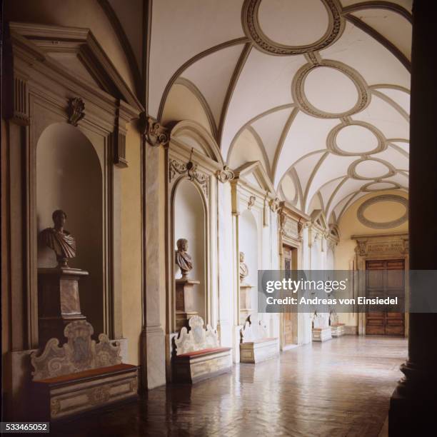 Family Hall Rome 36,019 Roman Hall Stock Photos, High-Res Pictures, and Images - Getty ...