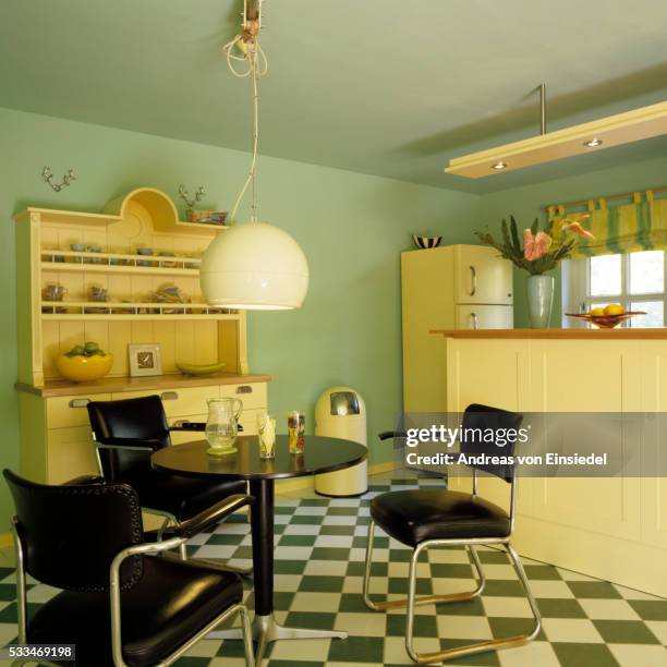 retro german loft apartment - lino stockfoto's en -beelden
