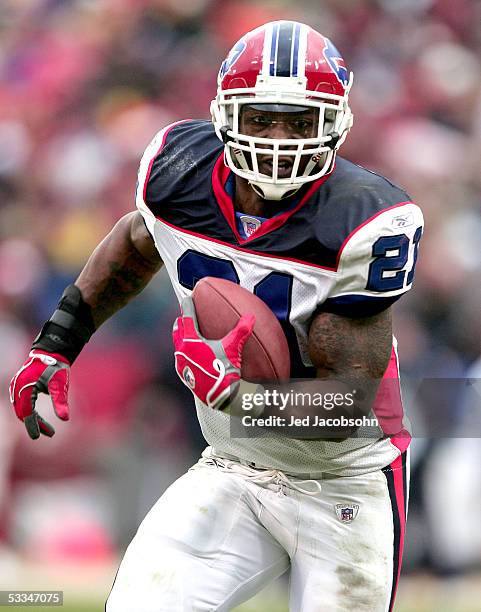 Running back Willis McGahee of the Buffalo Bills runs with the ball against the San Francisco 49ers on December 26, 2004 at Monster Park in San...