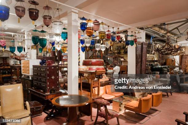 guinevere's antique shop - antique shop stock-fotos und bilder
