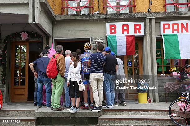 98th Tour of Italy 2015 / Stage 5 Illustration Illustratie / Fans Supporters / Public Publiek Spectators / Italian Flag Drapeau Vlag / Bar / La...