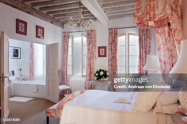 provencal village house built in 1740 - shabby chic stock-fotos und bilder