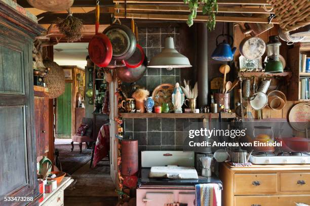 hare cottage, wiltshire - shabby chic imagens e fotografias de stock