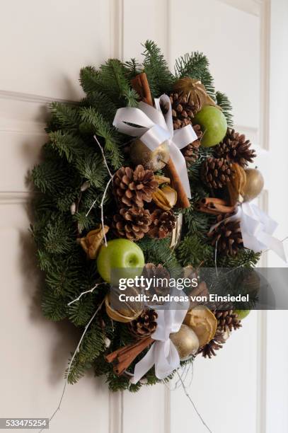 val foster's christmas home - flower garland stock pictures, royalty-free photos & images