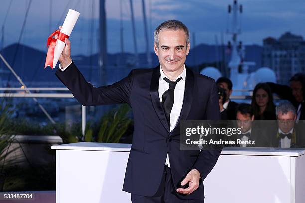 Director Olivier Assayas poses after being awarded the Best Director prize for the movie 'Personal Shopper' during the Palme D'Or Winner Photocall...