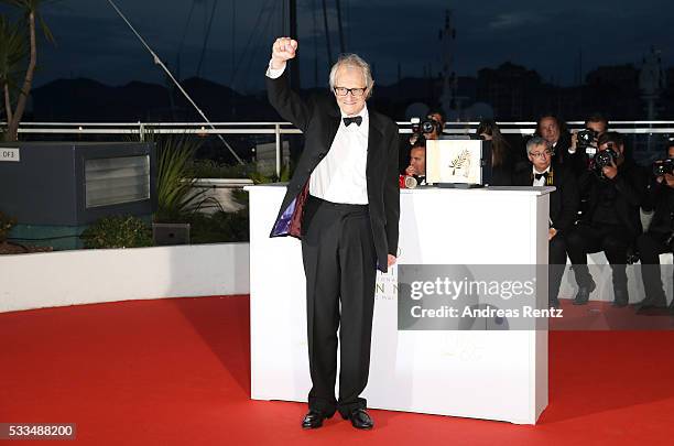 Director Ken Loach poses with The Palme d'Or for the movie 'I,Daniel Blake' at the Palme D'Or Winners Photocal during the 69th annual Cannes Film...