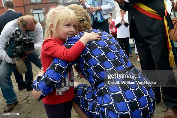 - La Reine Mathilde visite le Relais Social du Pays de Liège , un réseau qui aide toute personne en détresse sociale à Liège - Koningin Mathilde...