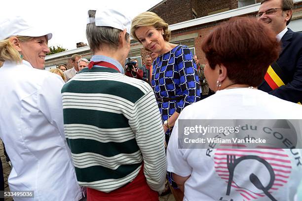 - La Reine Mathilde visite le Relais Social du Pays de Liège , un réseau qui aide toute personne en détresse sociale à Liège - Koningin Mathilde...