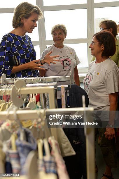 - La Reine Mathilde visite le Relais Social du Pays de Liège , un réseau qui aide toute personne en détresse sociale à Liège - Koningin Mathilde...