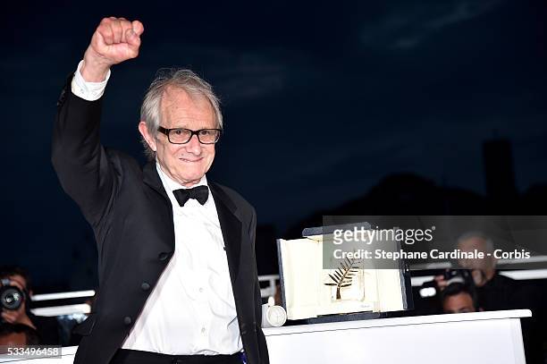 Director Ken Loach poses with The Palme d'Or for the movie 'I,Daniel Blake' at the Palme D'Or Winners Photocal during the 69th annual Cannes Film...