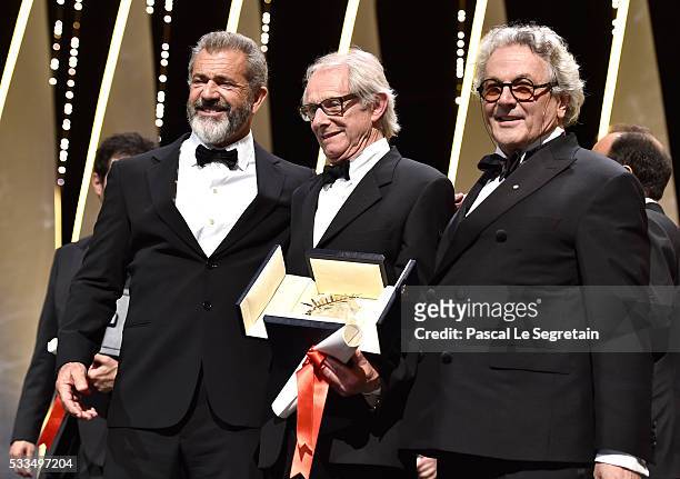 Director Ken Loach wins The Palme dOr for the movie I,Daniel Blake, surrounded by actor Mel Gibson and president of the jury Georges Miller at the...